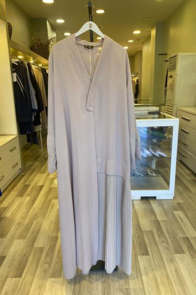 Beyza Daday Patı Asimetrik Pile Detaylı Abaya Bej